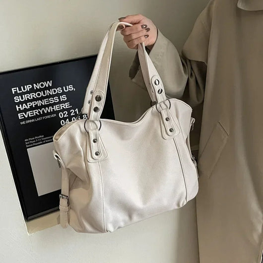 Emilia | Geräumige schwarze Leder Tote bag mit Nietendetails