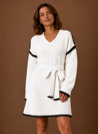 Damen Strickkleid mit V-Ausschnitt und Gürtel