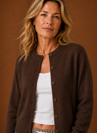Damen Strickjacke mit Rundhals und Knopfleiste