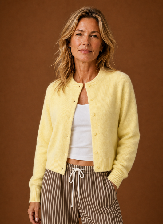 Damen Strickjacke mit Rundhals und Knopfleiste